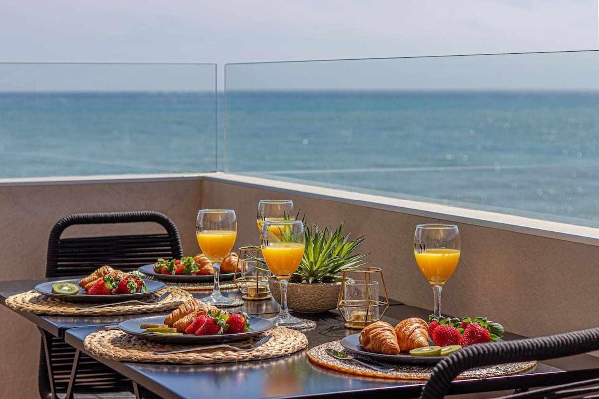 797 Holiday Rentals - Benalbeach- Moderno Piso Para 5 Con Vistas Al Mar Benalmádena Dış mekan fotoğraf