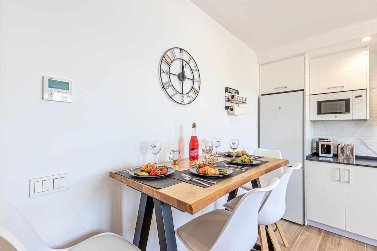 797 Holiday Rentals - Benalbeach- Moderno Piso Para 5 Con Vistas Al Mar Benalmádena Dış mekan fotoğraf