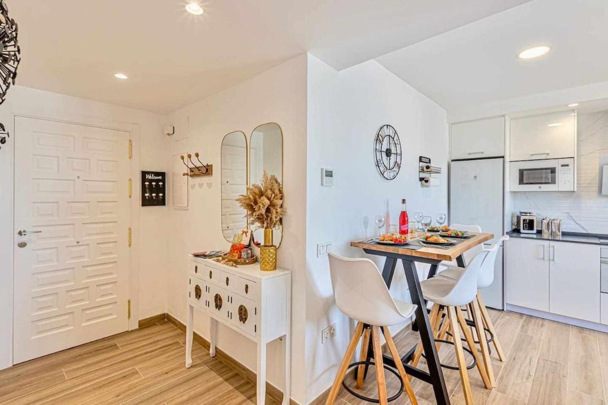797 Holiday Rentals - Benalbeach- Moderno Piso Para 5 Con Vistas Al Mar Benalmádena Dış mekan fotoğraf