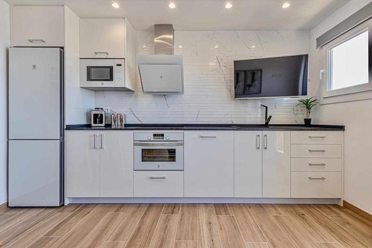797 Holiday Rentals - Benalbeach- Moderno Piso Para 5 Con Vistas Al Mar Benalmádena Dış mekan fotoğraf