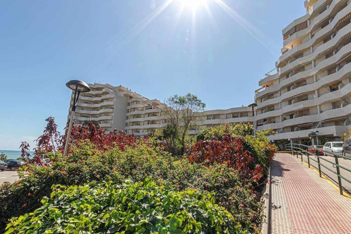 797 Holiday Rentals - Benalbeach- Moderno Piso Para 5 Con Vistas Al Mar Benalmádena Dış mekan fotoğraf