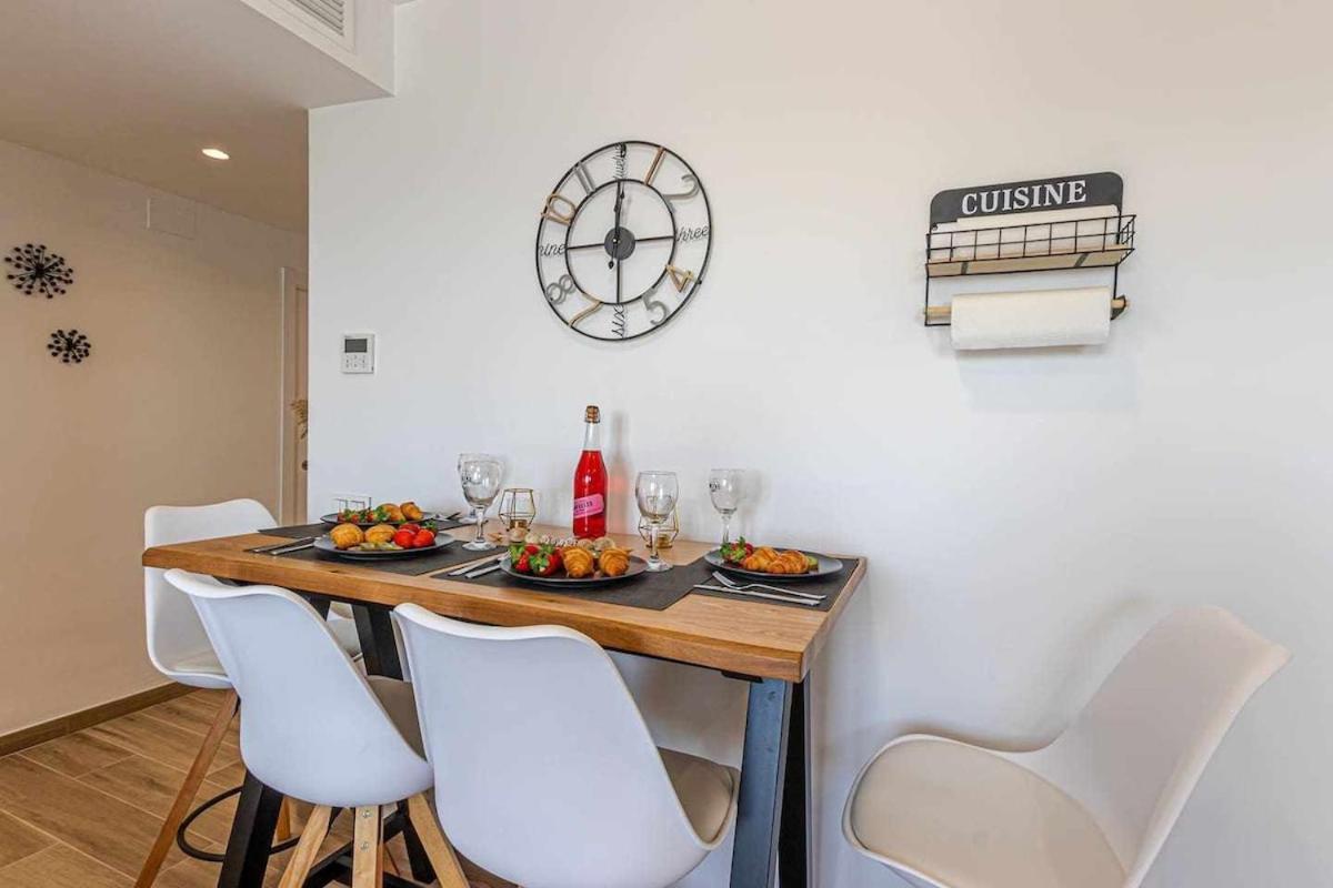 797 Holiday Rentals - Benalbeach- Moderno Piso Para 5 Con Vistas Al Mar Benalmádena Dış mekan fotoğraf