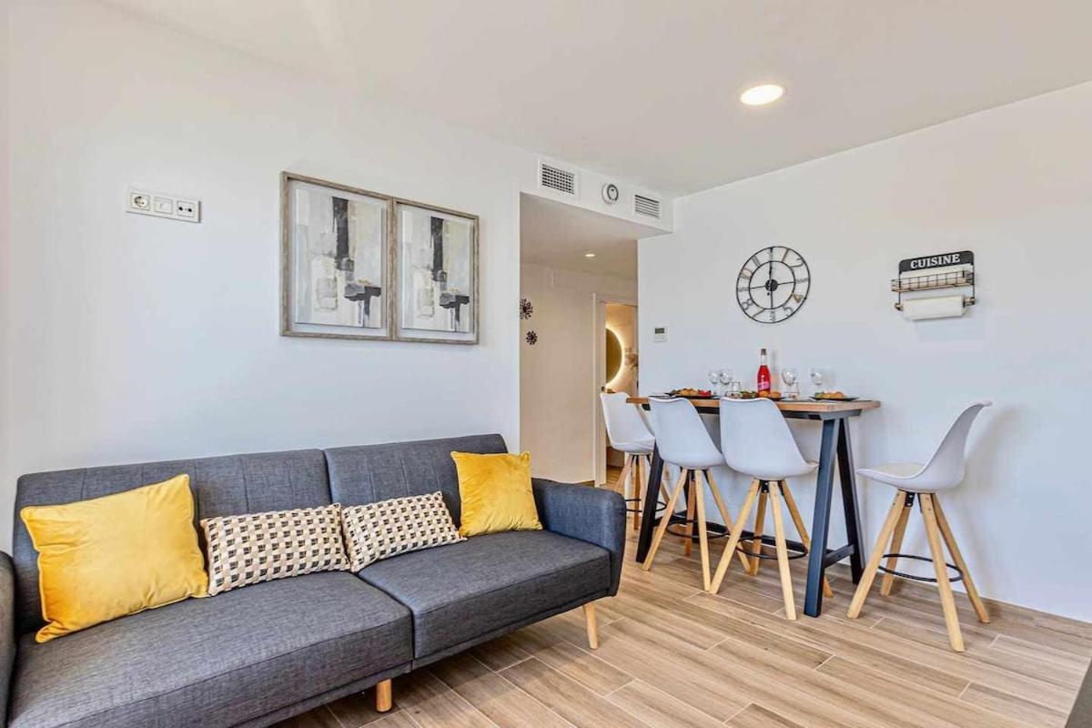 797 Holiday Rentals - Benalbeach- Moderno Piso Para 5 Con Vistas Al Mar Benalmádena Dış mekan fotoğraf