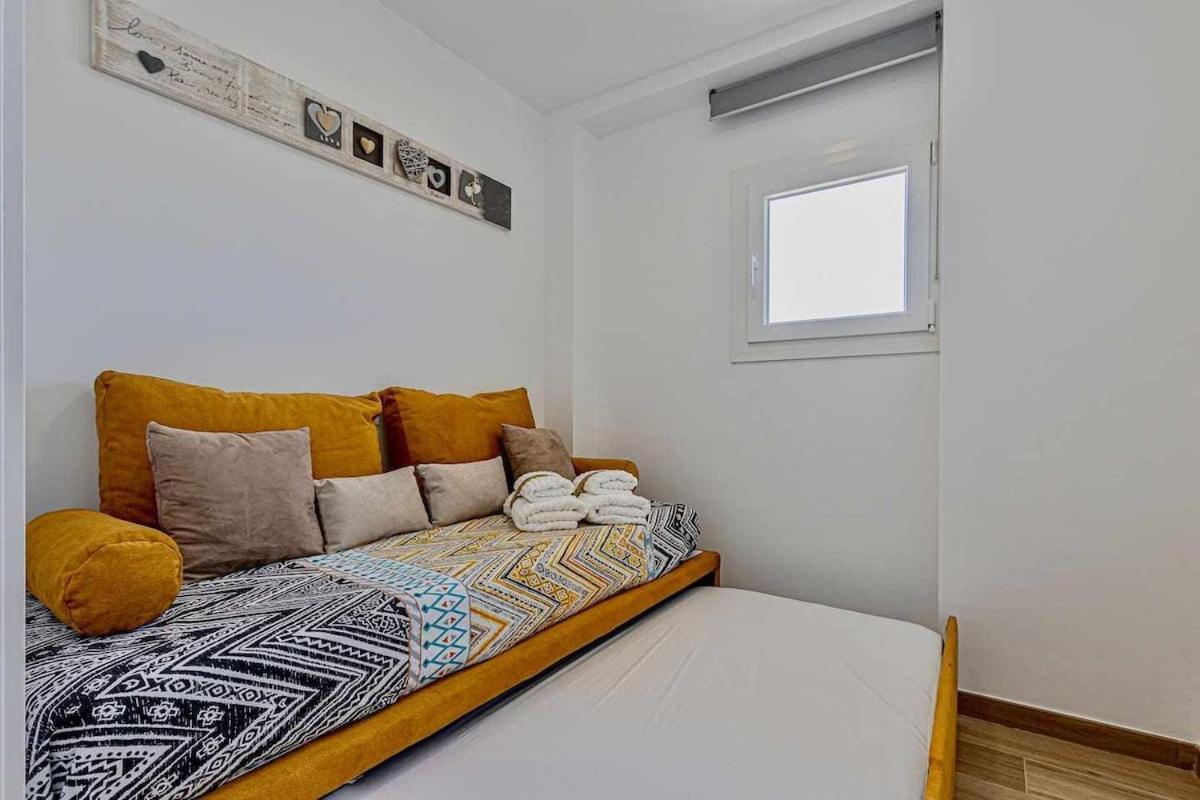 797 Holiday Rentals - Benalbeach- Moderno Piso Para 5 Con Vistas Al Mar Benalmádena Dış mekan fotoğraf
